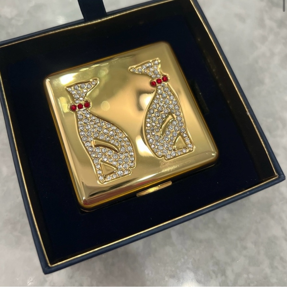 Estée Lauder Monica Rich Kosann
Perfecting Pressed Powder Compact